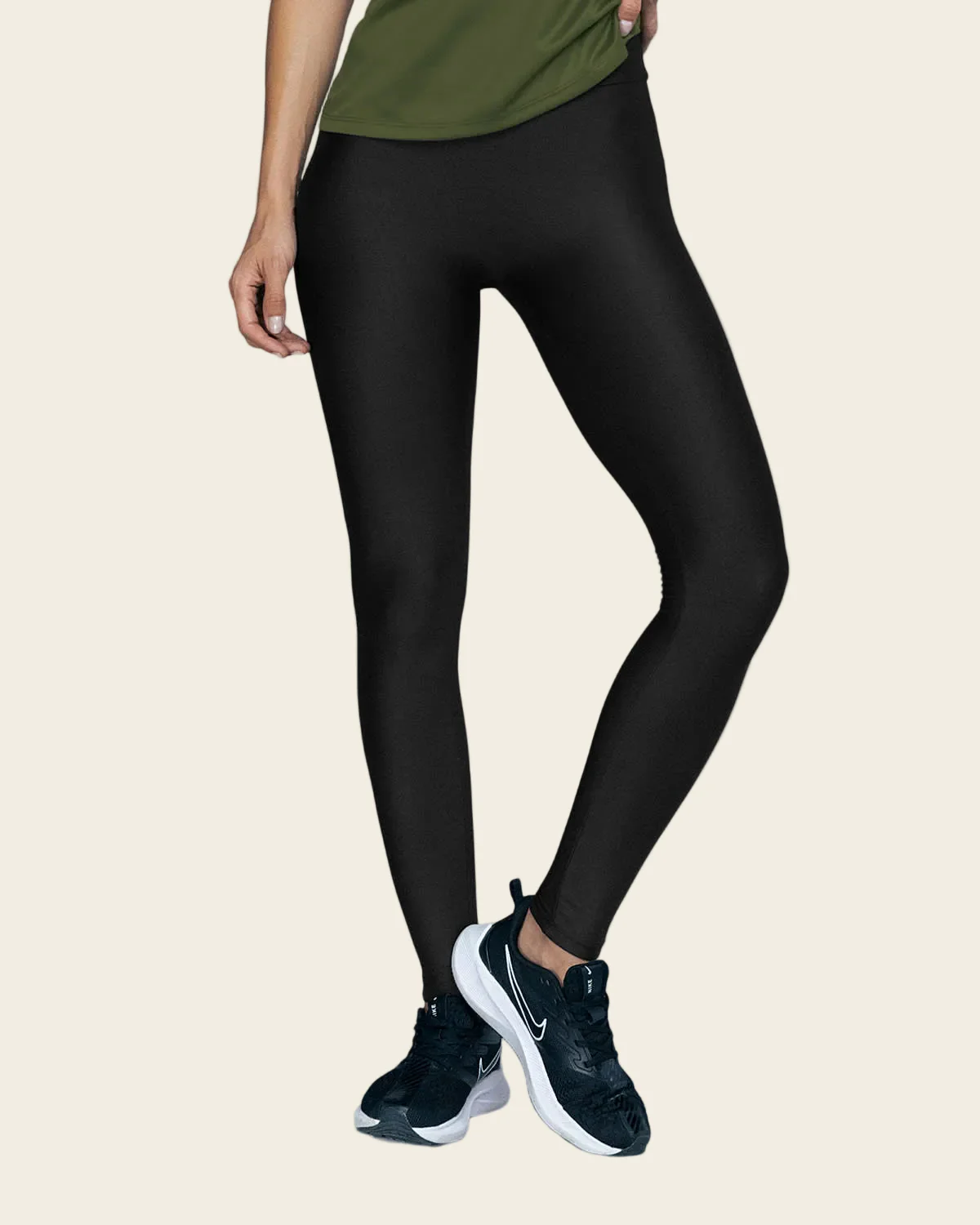 High-Waisted Active Legging with Heart-Shaped Seams - Image 6