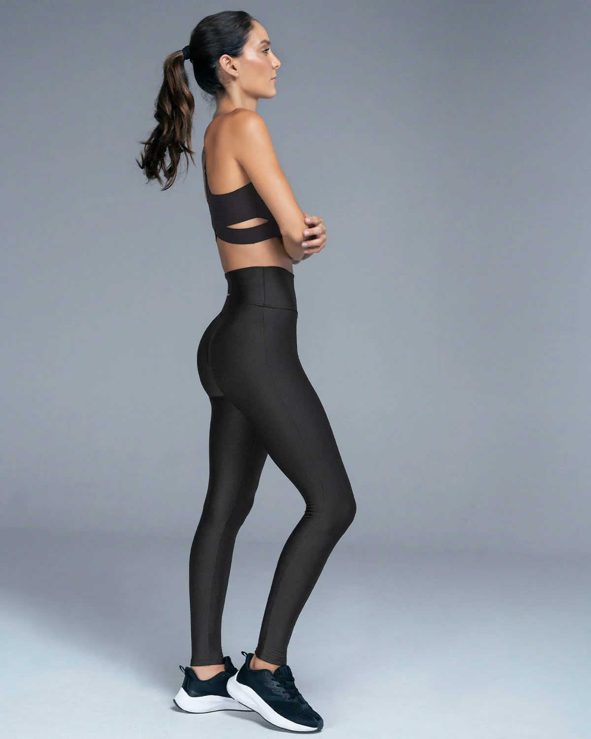 High-Waisted Active Legging with Heart-Shaped Seams - Image 9
