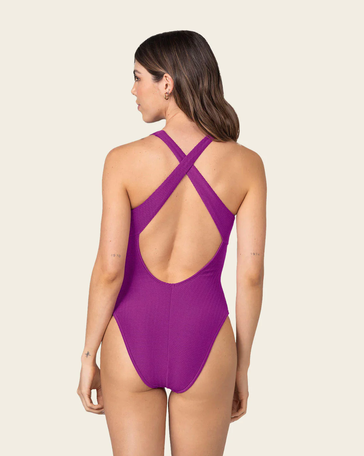 Sporty Ribbed One-Piece Swimsuit with Criss-Cross Back - Image 8